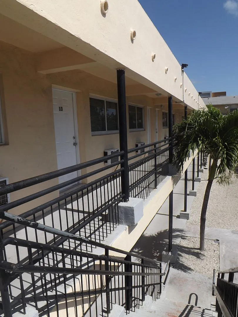 Stunning Boutique Studio Apartment Minuets From Downtown Miami & Wynwood! — Photo 1