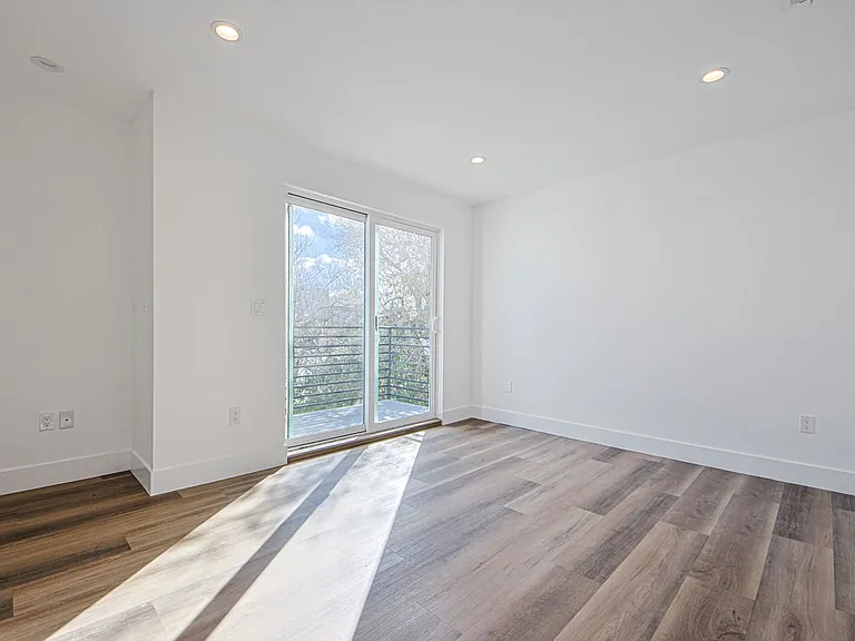 Luxury 3 & 4 Bed Townhomes a Short Walk to Topanga Village! — Photo 34