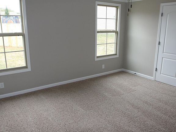 3rd image of 205 E Winterberry Trl