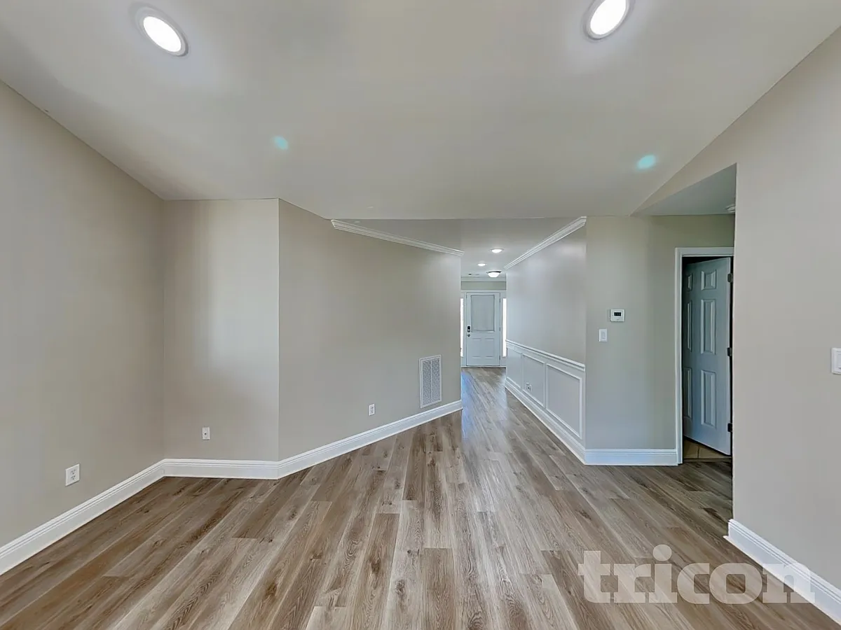 Building Photo - 6745 Biscayne Blvd