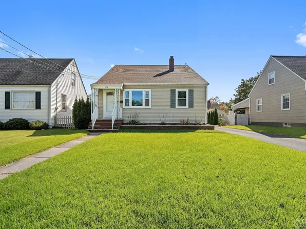 424 Cook Ave, Middlesex, NJ 08846