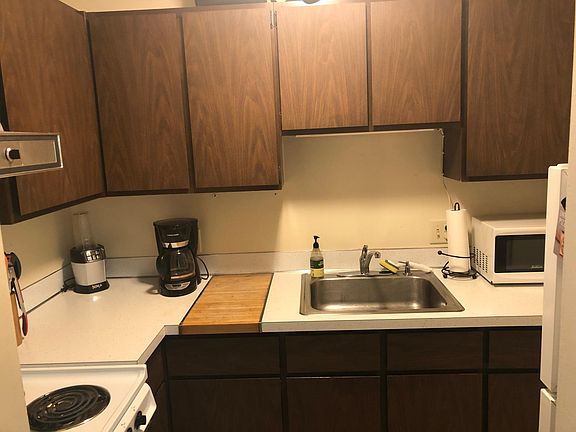 3rd image of 207 W Mosley St APT 8