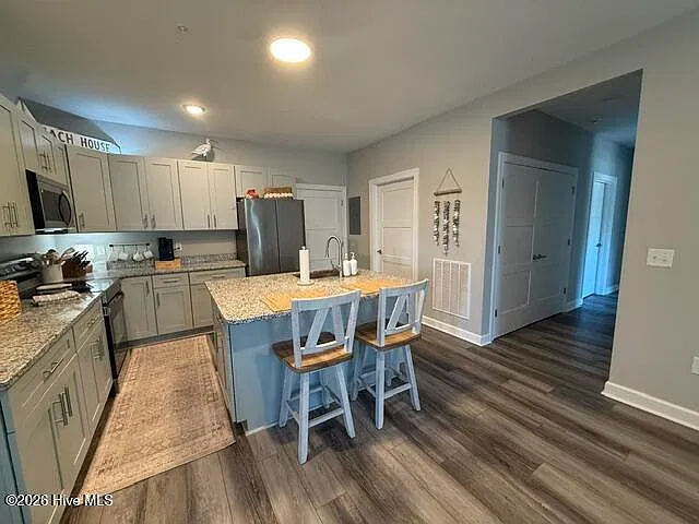 3 bed, 3.0 bath, 1216 sqft, $2,500 — Photo 3