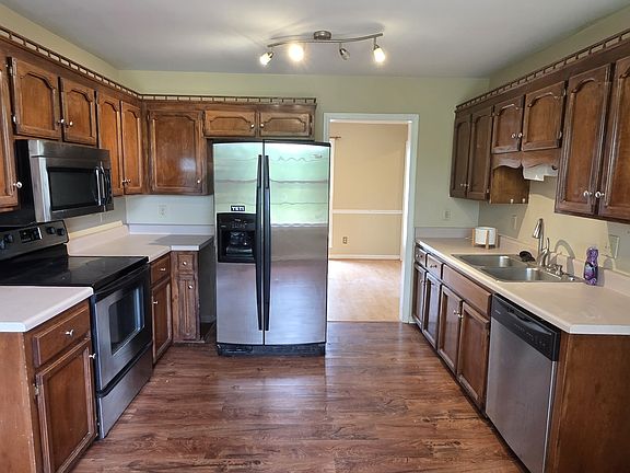 2nd image of 2180 Riverway Dr