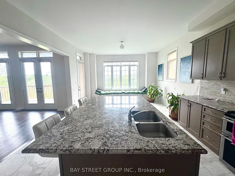 1003 Green St — Photo 6