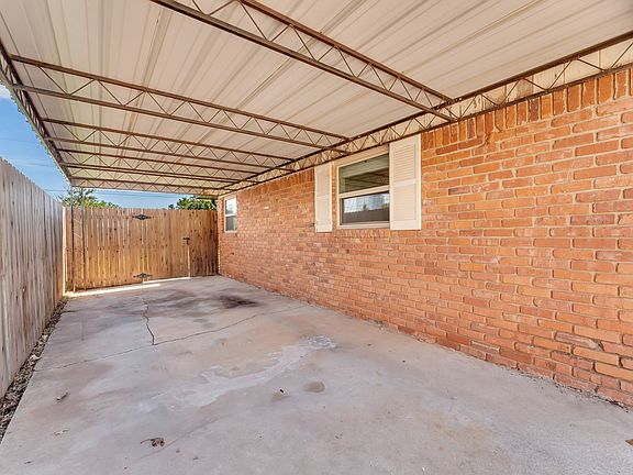 3rd image of 1708 W C Ave