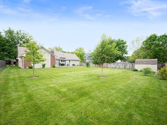 3rd image of 513 Deerberry Dr
