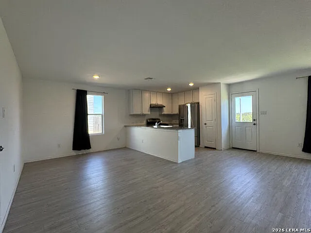 4 bed, 2.5 bath, 1943 sqft, $1,850 — Photo 4
