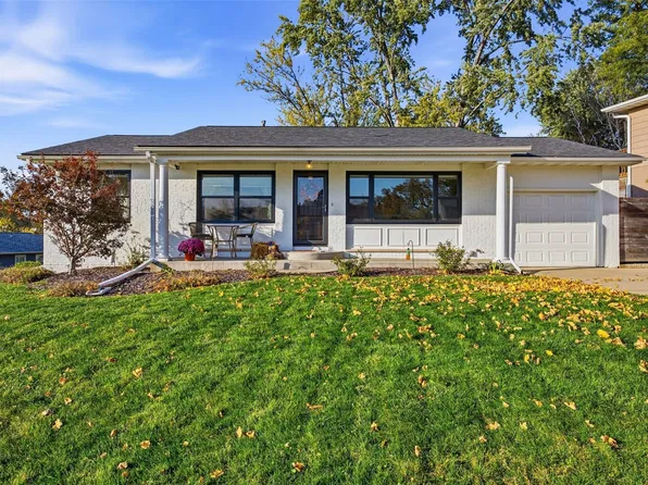 374 Hampden Dr NE, Cedar Rapids, IA 52402