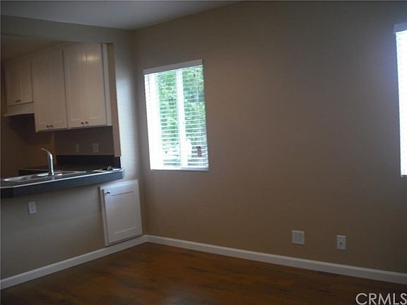 3rd image of 2025 Wallace Ave APT 1A