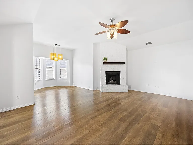 2209 Stirrup Dr — Photo 8