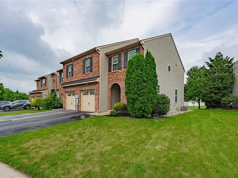 253 Milkweed Dr — Photo 3
