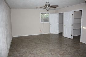 4th image of 674 Emerald Dr