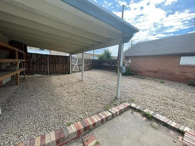 410 E 2nd St — Photo 21
