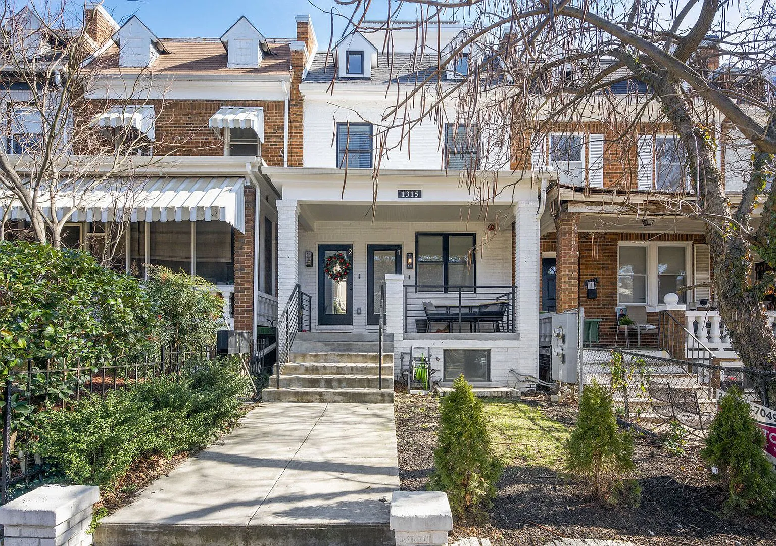 Stunning Contemporary Home Near Union Station with Secured Parking! — Photo 1