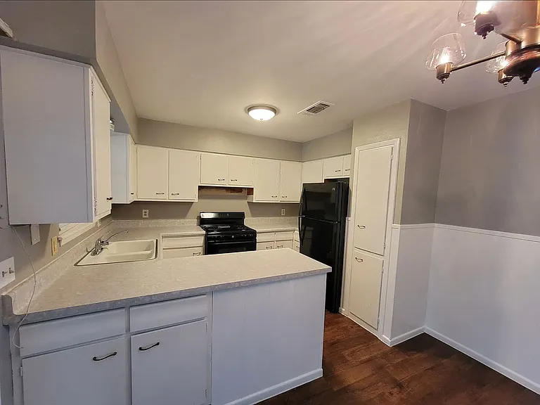 2447 Hiawatha St — Photo 6