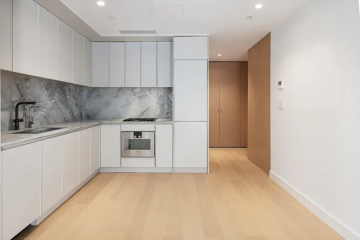 250 East 25th Street — Photo 4