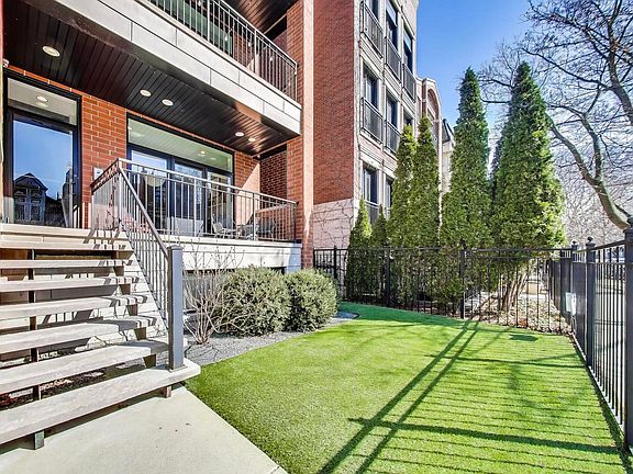2nd image of 920 W Wrightwood Ave #1