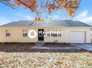 403 E 9th St, Kearney, MO 64060