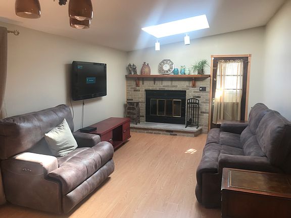 5th image of 24 Greglawn Dr