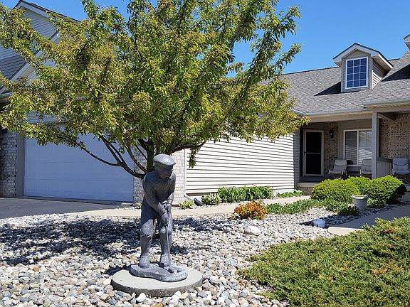 4 bed, 3 bath, 3 season room