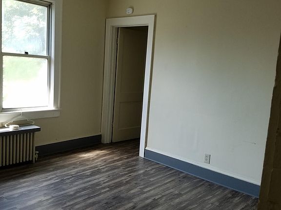 2nd image of 415 Woodlawn Ave APT 5