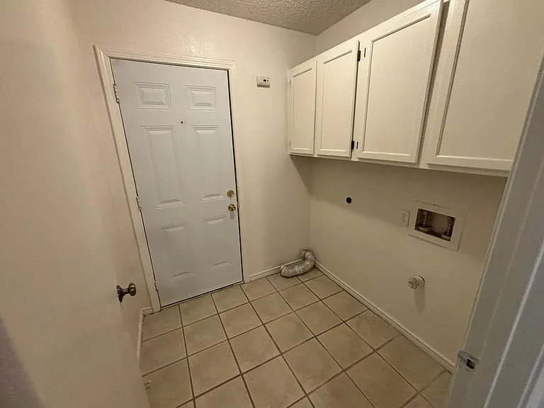 2514 Livingston Ln — Photo 19