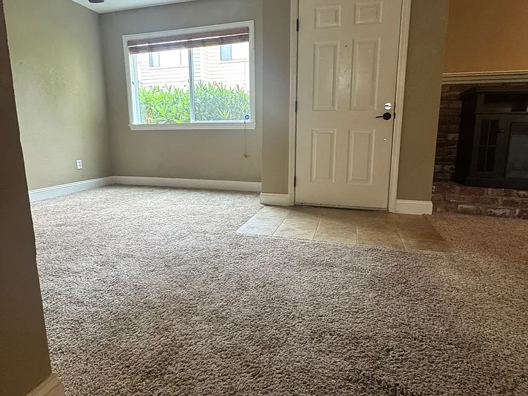 233 Enterprise Dr — Photo 3