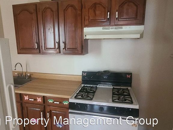 3rd image of 1133 Derry St