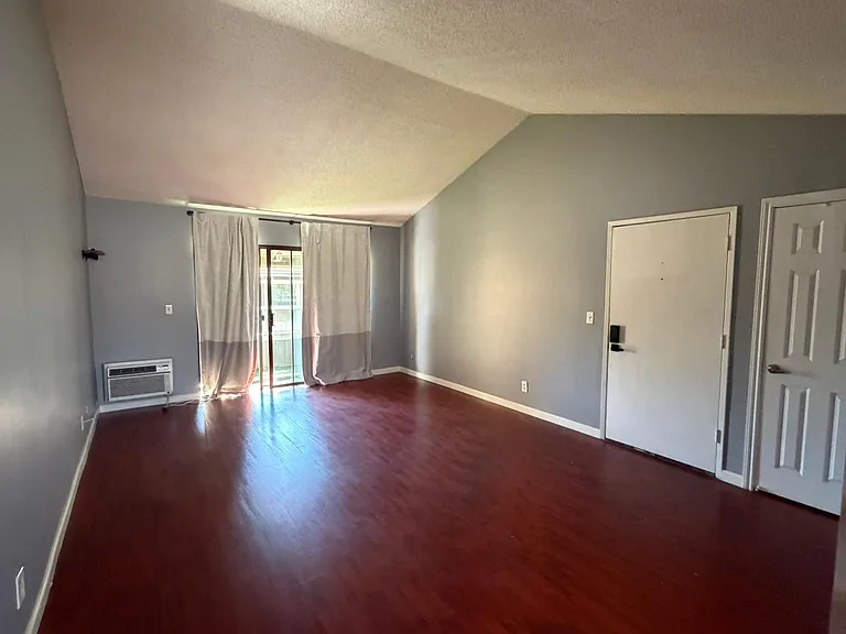 96 Streamwood — Photo 8