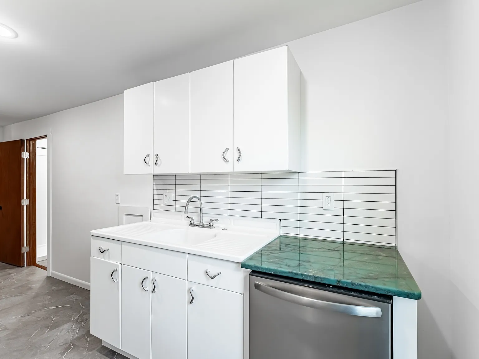496 Dorsey Ave — Photo 4