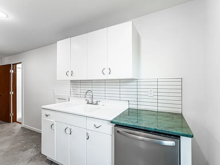 496 Dorsey Ave — Photo 4
