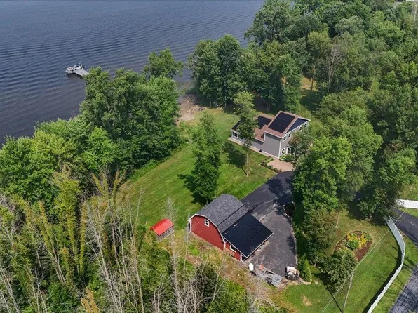 189 Fee Fee Point Road, North Hero, VT 05474