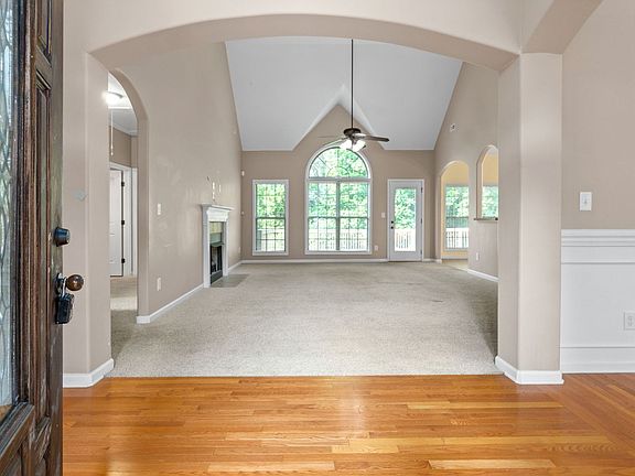 5th image of 306 Dirks Pl