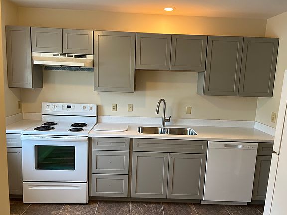 2nd image of 621 Range End Rd APT 10