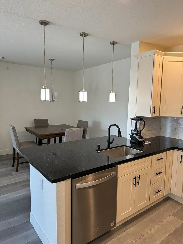 701 Gibson Dr — Photo 2
