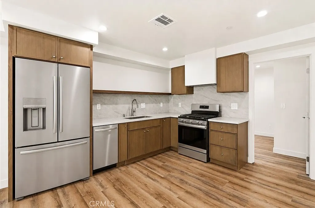 3 bed, 1753 sqft, $4,950 — Photo 2