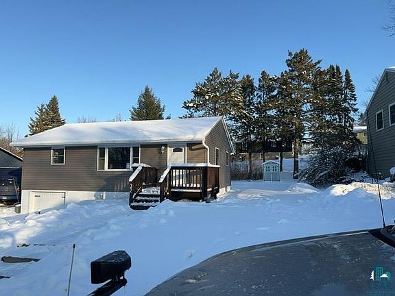 3rd image of 32 Knob Hill Rd
