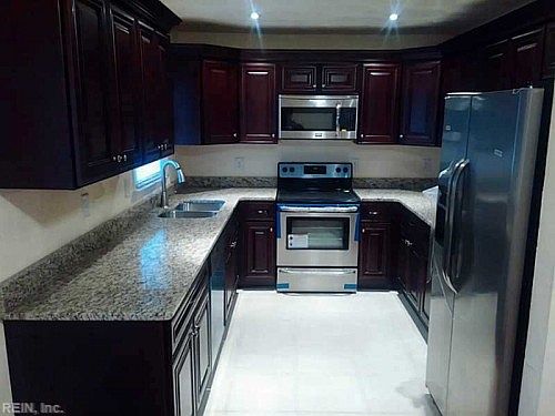 4th image of 1110 Jamal Ln E