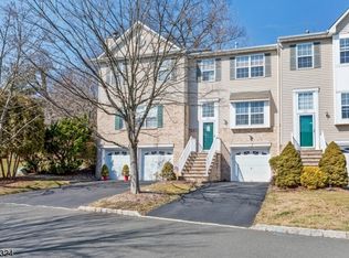 402 Tallwood Ln, Green Brook, NJ