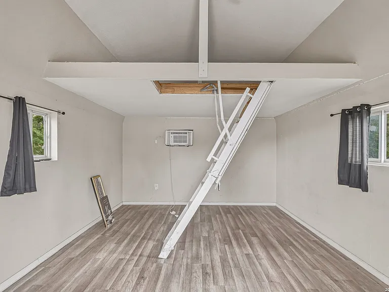 402 Tedder St — Photo 17