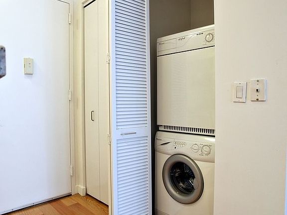 5th image of 37 Wall St APT 18b