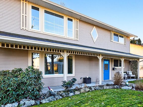 3rd image of 34974 Clayburn Rd