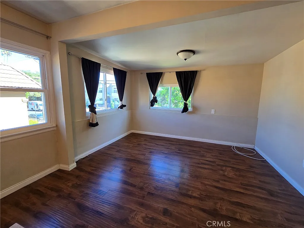 1 bed, 800 sqft, $1,950 — Photo 3