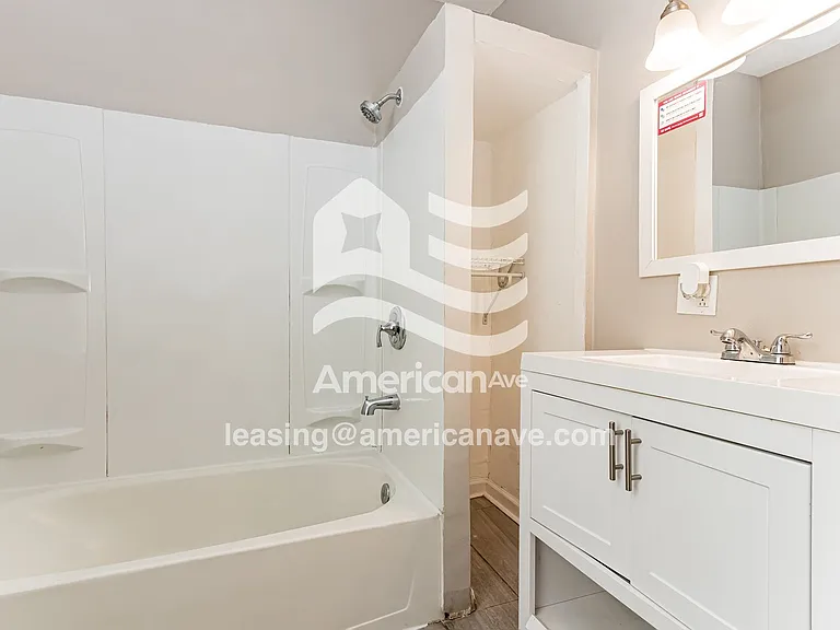 987180_014_bathroom_13865864.jpg