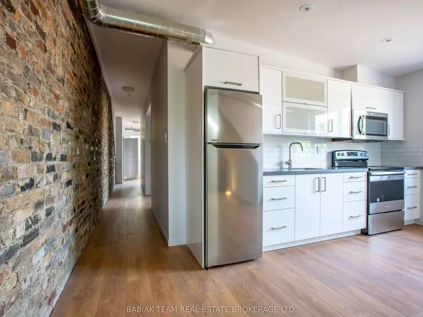 185 Jane St #3, Toronto, ON M6S 3Y8