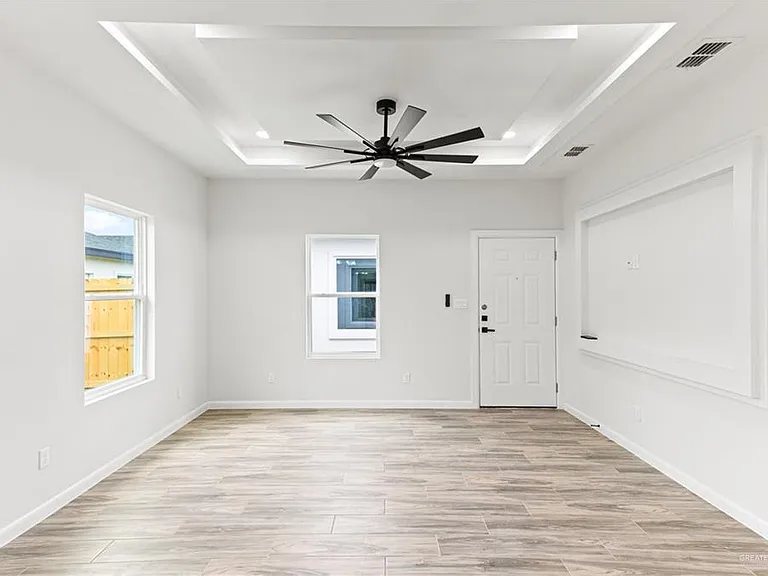1300 Rosewood Ln #2 — Photo 8