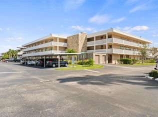 4915 Bay St NE APT 324, Saint Petersburg, FL 33703