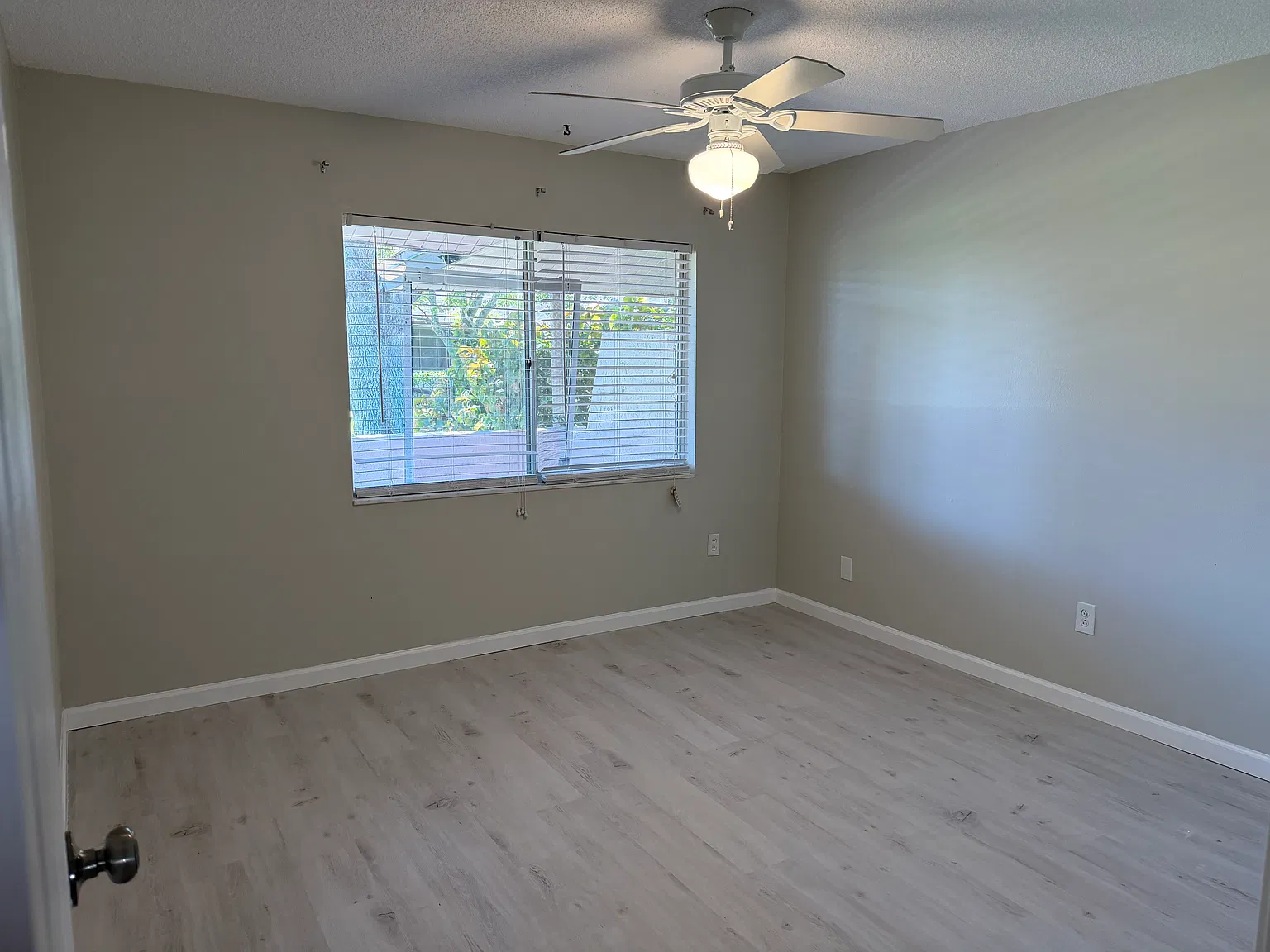 2 bed, 1.5 bath, 1000 sqft, $1,850 — Photo 4
