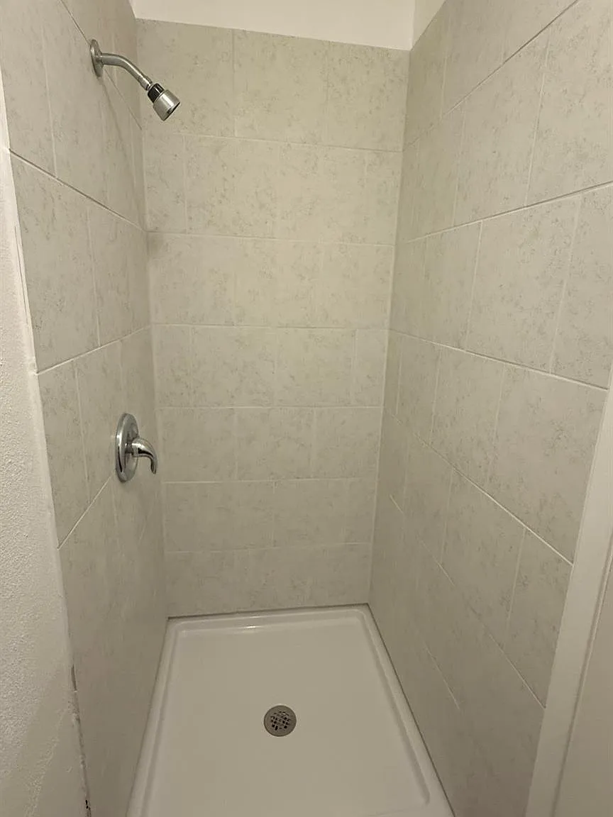 2 bed, 2.5 bath, 1100 sqft, $1,400 — Photo 3